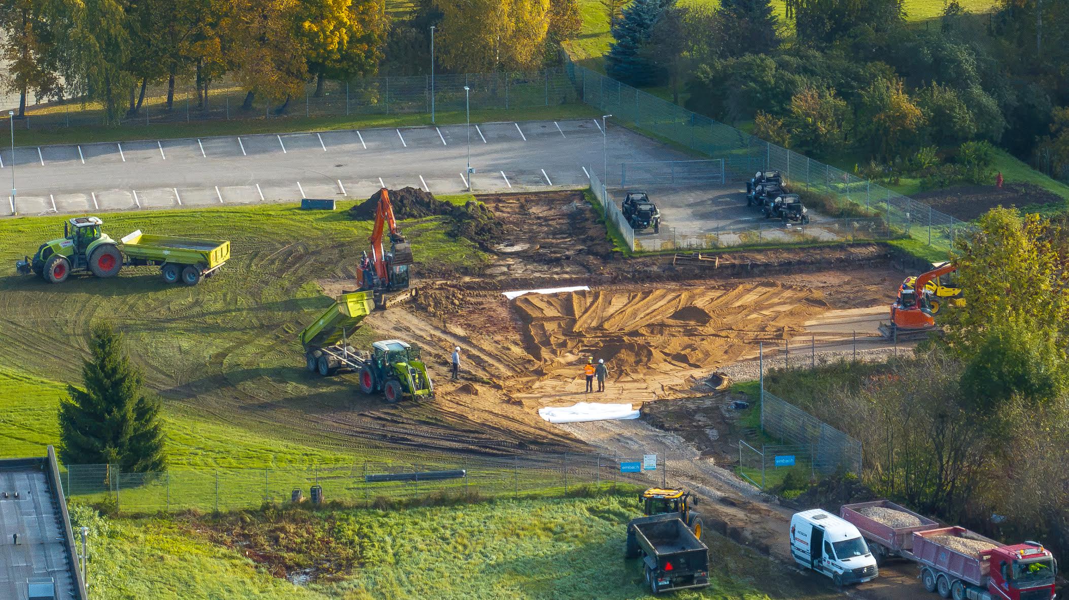 Uue treeningukeskuse ehitus on näha Pika tänava äärest. Kopp löödi maasse oktoobrikuu esimestel päevadel. Fotol tööde kulg 8. oktoobril. FOTOD: Aigar Nagel